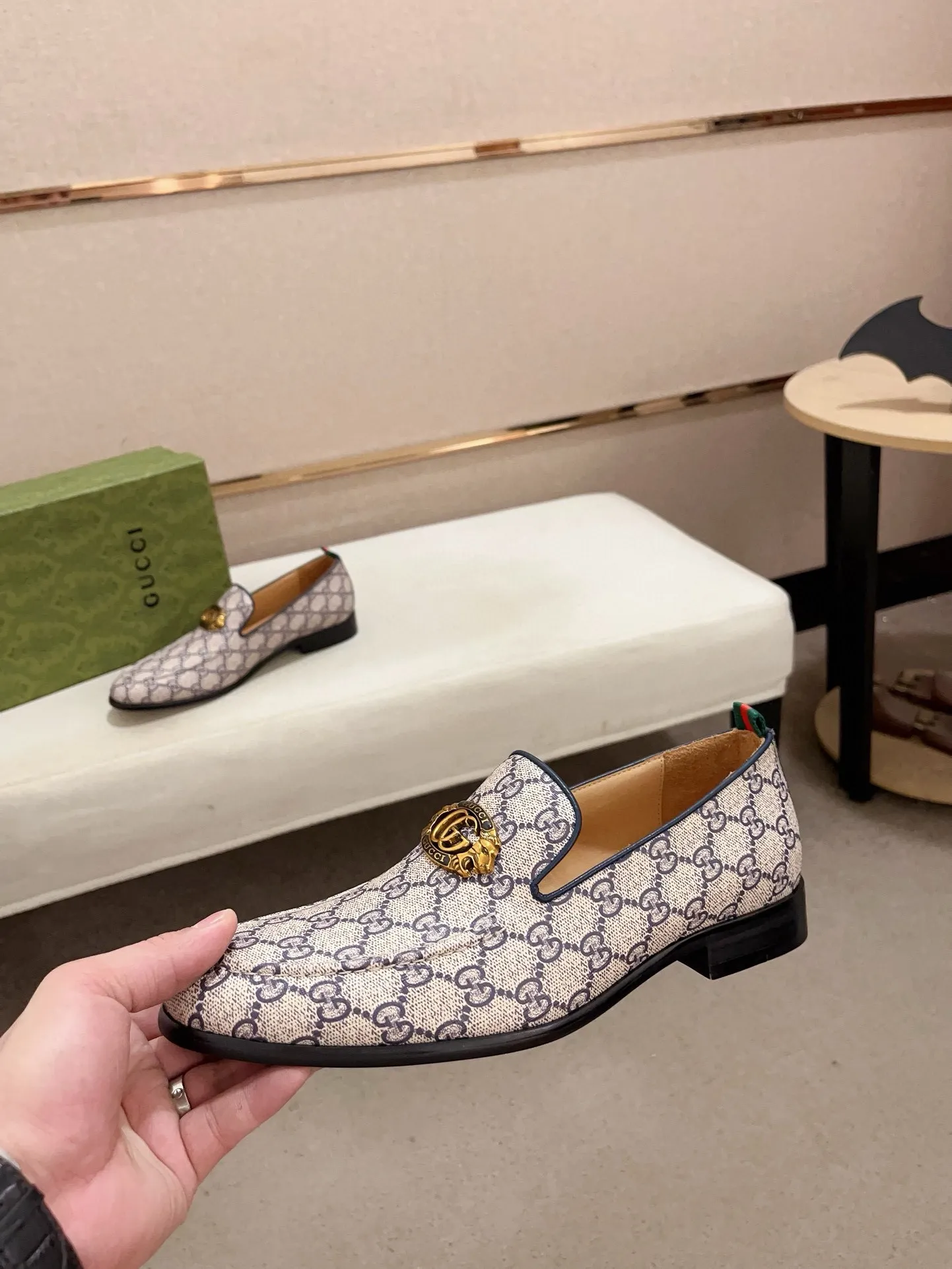 Men's shoes 💰: 520💰 (GUCCI) New product series ss hot new products 💢 💠 Casual suit shoes 👞, top imported materials Upper hardware buckles and shoe side logos, insoles and soles with brand logos 💠 💎 Upper: imported PVC material 100% 💎 Lining: cowhide/100% 💎Feet: cowhide/100% 💎Sole: rubber/100% 💎SIZE: 38 39 40 41 42 43 44 Can be customized 45